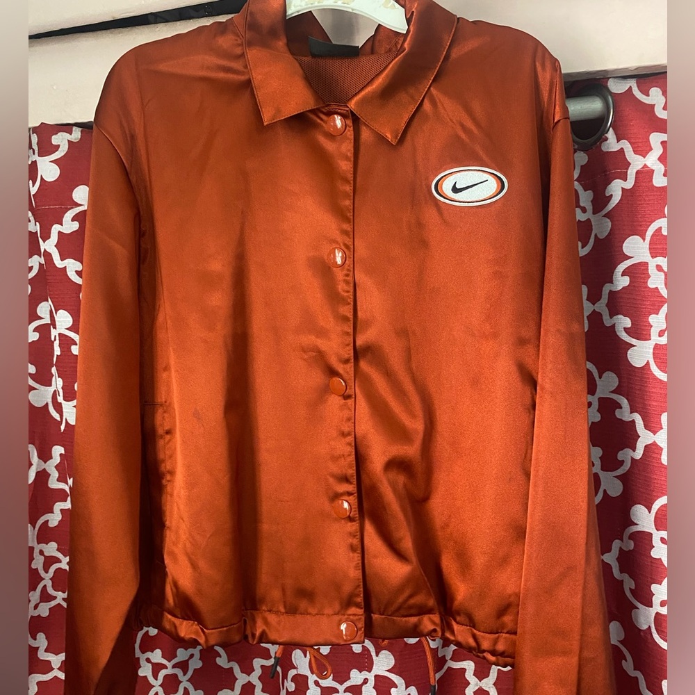 small nike wind breaker / orangish / brownish